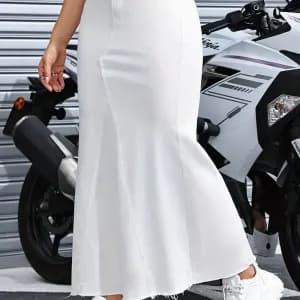 jupe-mi-longue-en-jean-taille-haute-a-ourlet-brut-blanc-uni-style-deco