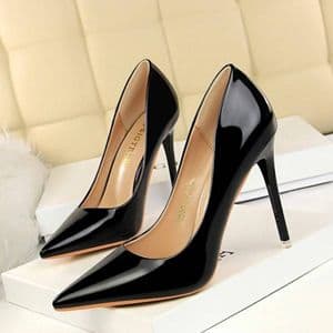 escarpins-a-talons-aiguilles-et-bout-pointu-2