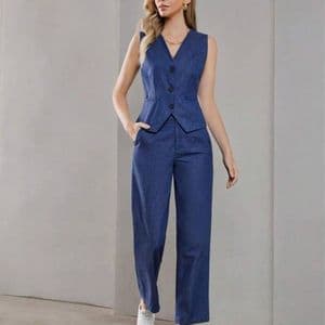 gilet-et-pantalon-en-jean-boutonnes-sur-le-devant