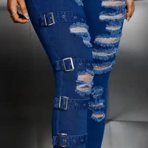 pantalon-en-jean-bleu-delave-extensible-dechire-et-use-jeans-et-veteme