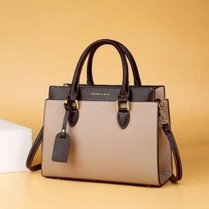 sac-leger-et-decontracte-avec-poignee-superieure-en-forme-de-lettre-gr