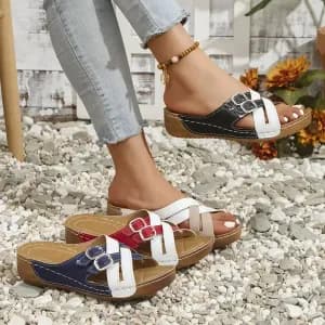 sandales-a-lanieres-tendance-noires-et-blanches-pour-femme