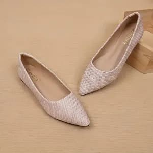 haussures-plates-a-bout-pointu-pour-femme