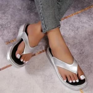 sandales-plates-argentees-pour-femme-avec-semelle-interieure-noire