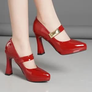 chaussures-a-talons-hauts-rouges-pour-femme-avec-boucle-doree