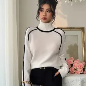 pullelegantacolmontantetrayuresnoiresetblanchespourfemme