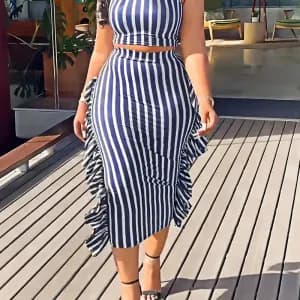 ensembledeuxpieceshautsansmanchesetjupeacolrond