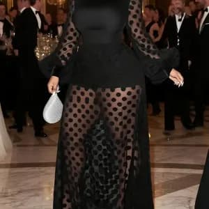 combinaisoneleganteetdecontracteeacolmihaut