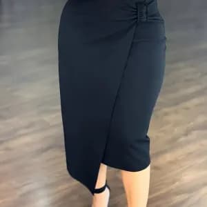 jupemilongueelegantetaillehauteaourletasymetriqueetboutons