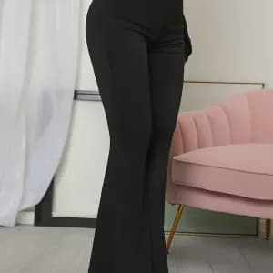 pantalonevaseunielegantetdecontracte