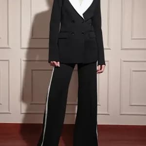 vestedecostumecroiseeelegantenoireetblancheacolcontrastepourfemme