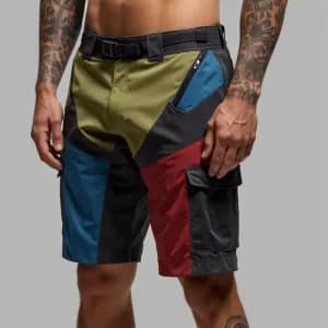 shortcargodecontractepourhommeavecmotifcolorblock