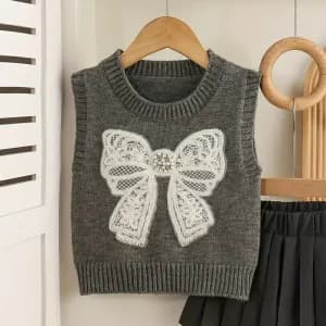 giletsansmanchesenmailleavecnoeudendentellecontrasteepourfille